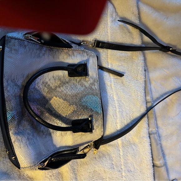 Multi color snake skin purse. Not real snake skin pursen just looks like it - Picture 6 of 6